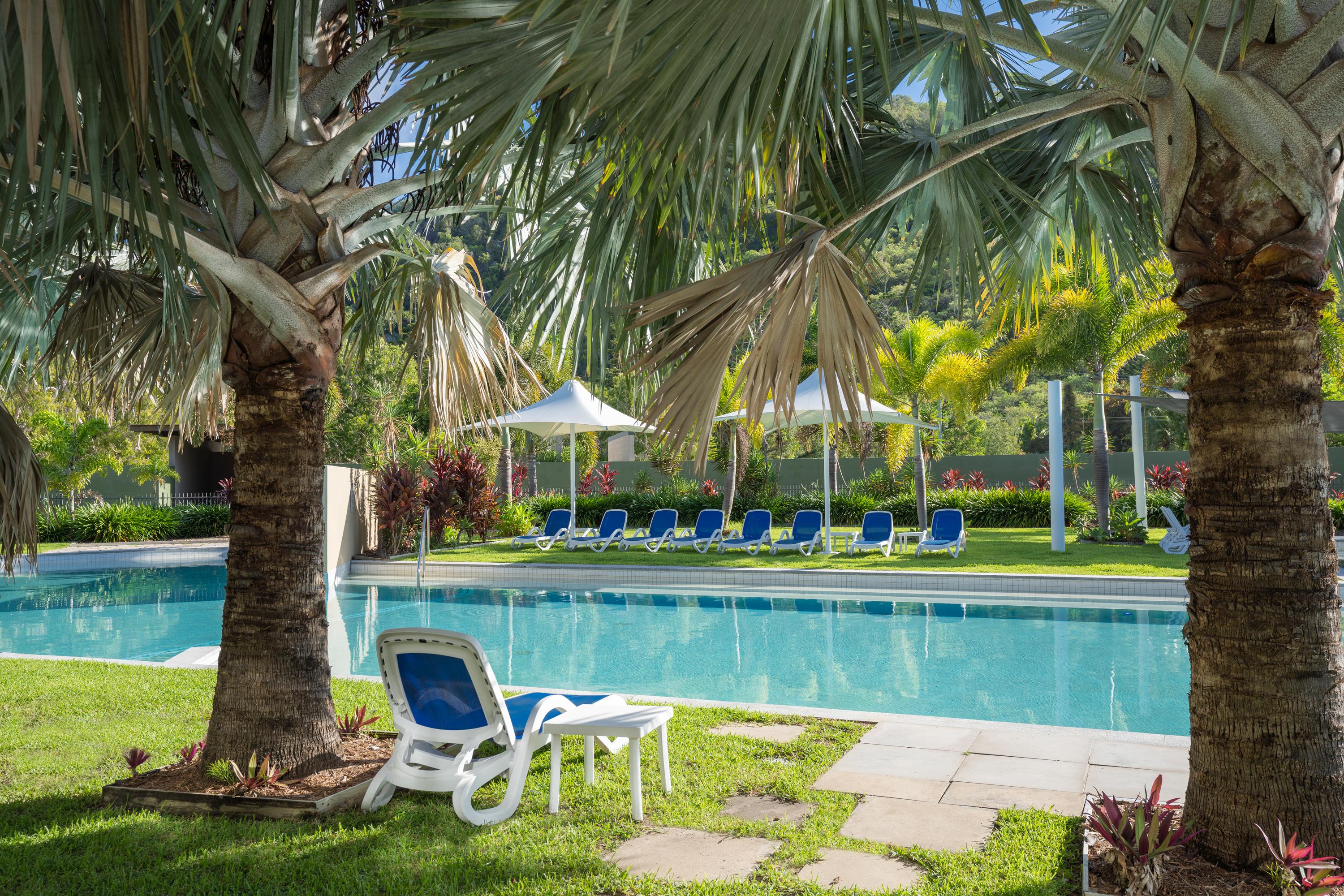 Hotel Peppers Blue On Blue Nelly Bay Zewnętrze zdjęcie The pool at the resort