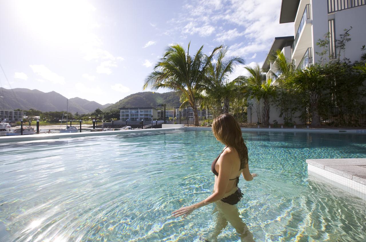 Hotel Peppers Blue On Blue Nelly Bay Zewnętrze zdjęcie Infinity pool at Peppers Beach Club Resort, Port Douglas, Queensland, Australia