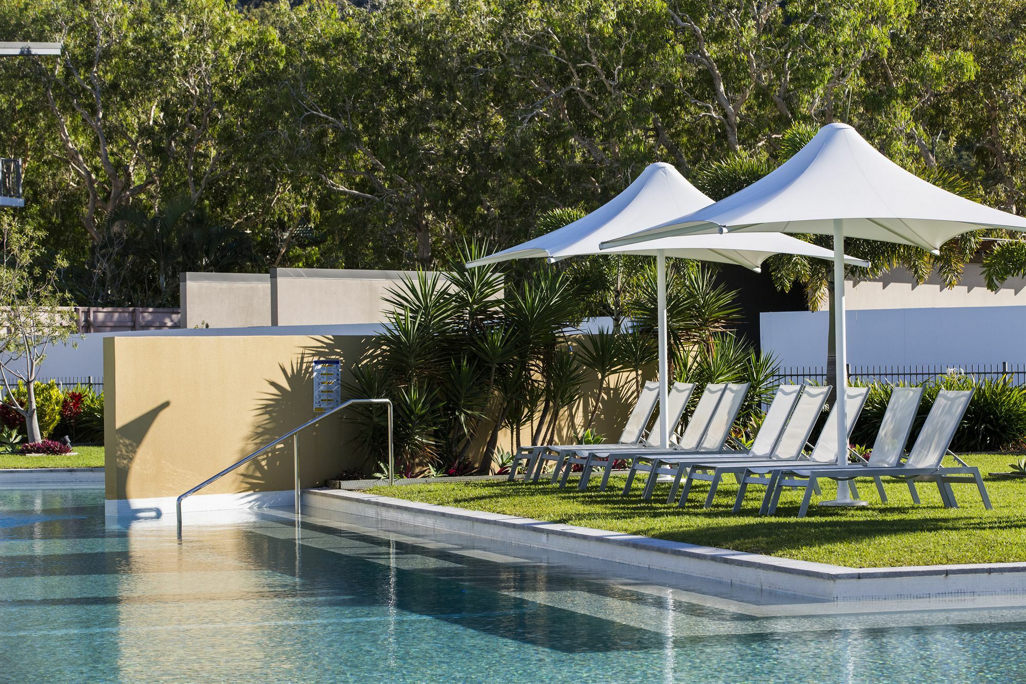Hotel Peppers Blue On Blue Nelly Bay Zewnętrze zdjęcie The pool at the 2018 Commonwealth Games Athletes' Village